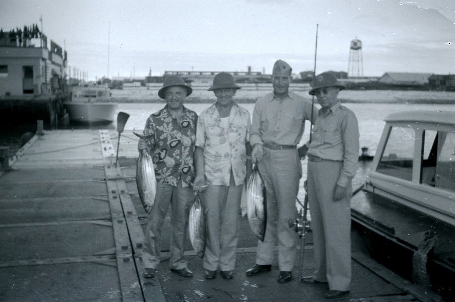 Kwaj-Men-with-Fish-1-mod