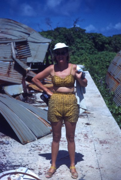 Kwaj-Mom-sightseeing