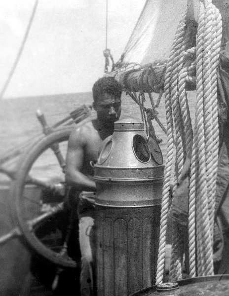 Marshallese-Man-at-Helm-110