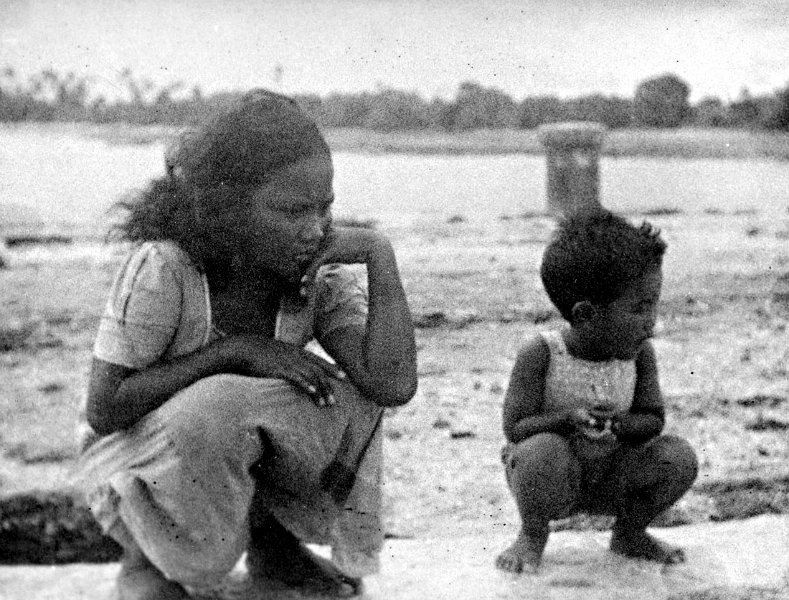 Marshallese-lady-n-child-11